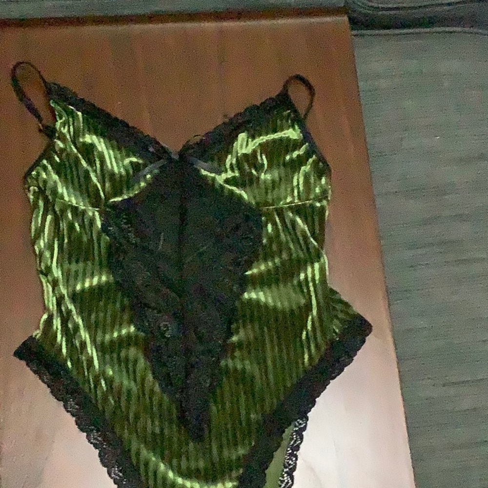 Small bodysuit